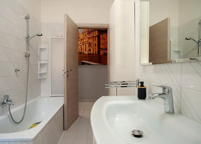 A 2 Passi Da San Pietro *